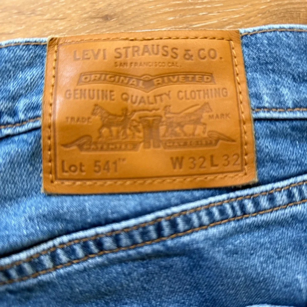 Levis Premium 541 Athletic Taper Jeans Mens 32x32 Big E Medium Wash Blue Denim